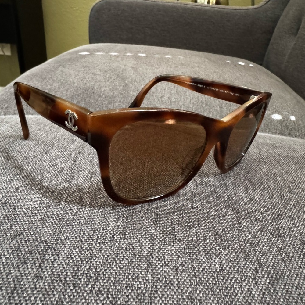 💋SOLD💋Chanel Brown Sunglasses - Picture 5 of 8